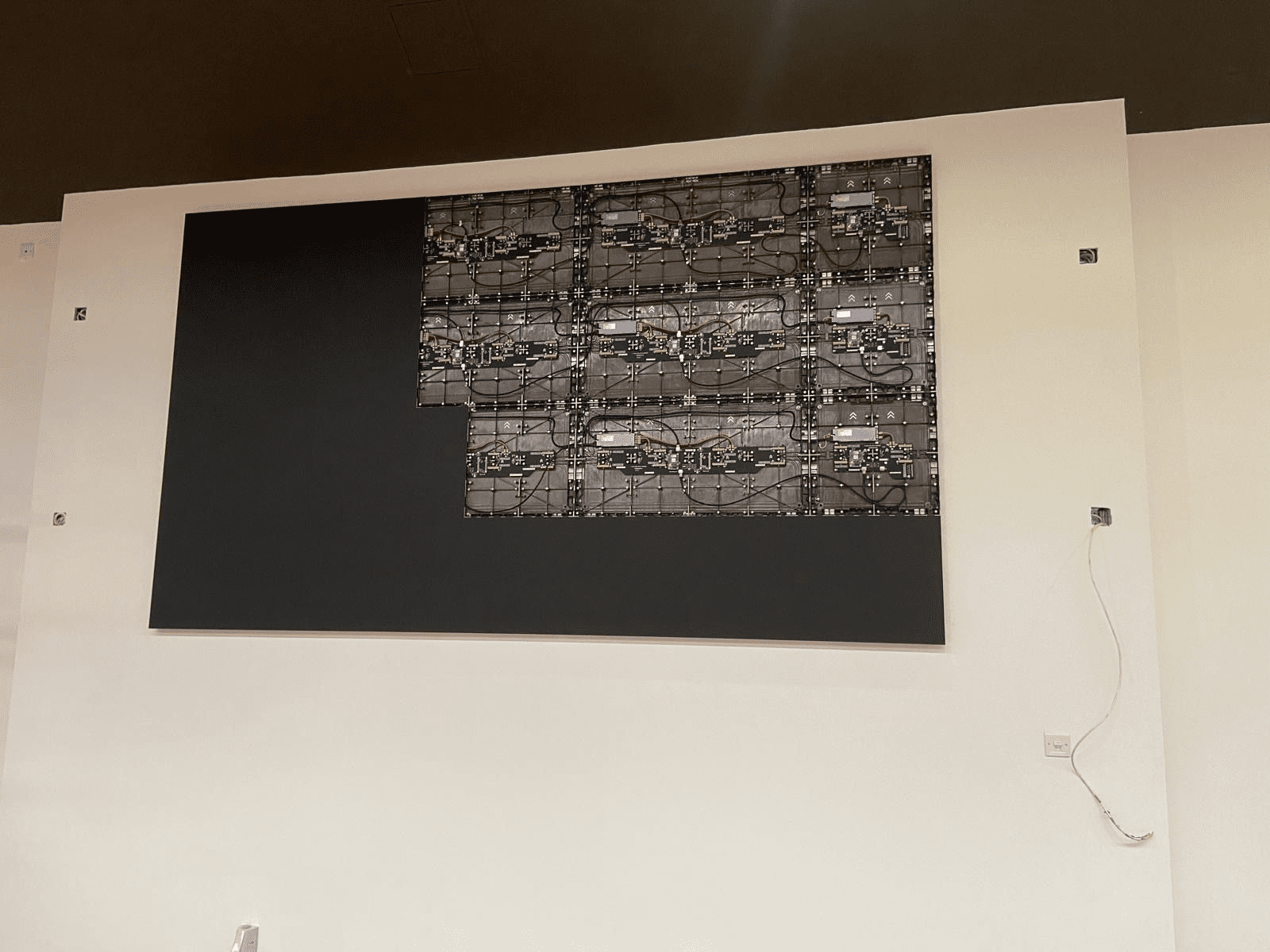Steps for Installing Indoor LED Display Screens
