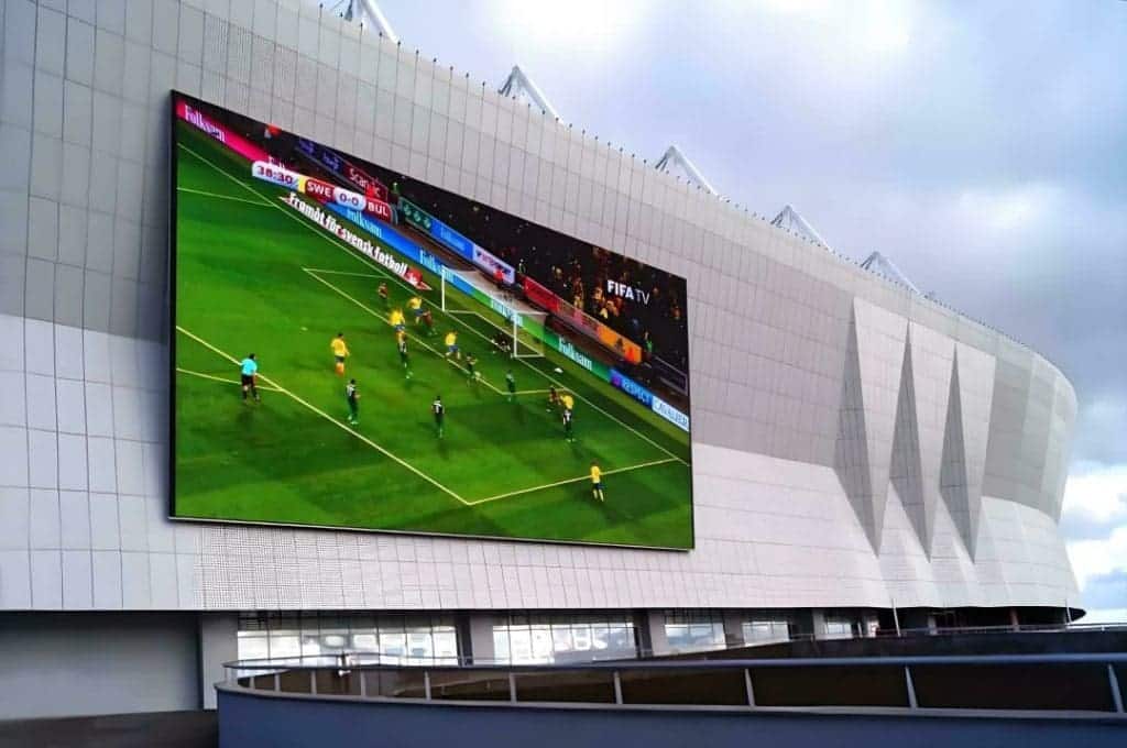 Essential Features of Top-Tier Outdoor Screens